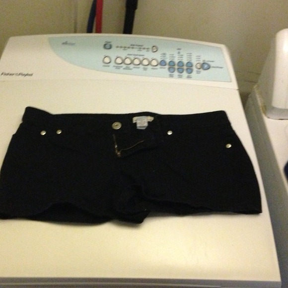 ❌SOLD IN BUNDLE❌NWOT black jean shorts