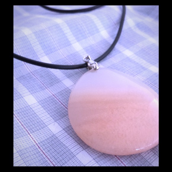 Peach Colored Stone Necklace 🎀REDUCED🎀