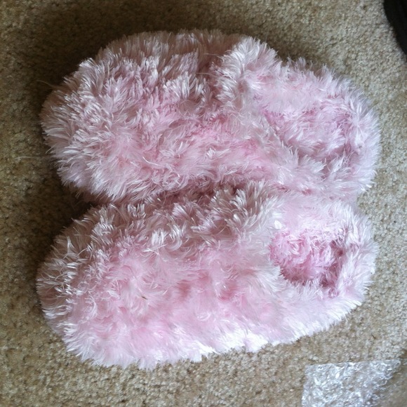 💞💜NWOT softest pink slippers ever!!