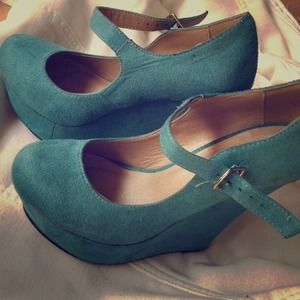 Turquoise wedges😍💙💋
