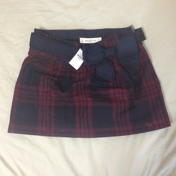 Abercrombie & Finch: Plaid Caily Skirt; size 2