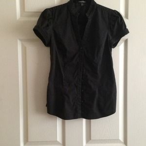 Dress shirt. Button front. V neck. Cap sleeve.