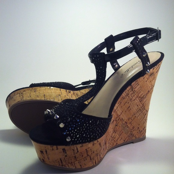 ❌SOLD❌Stylish ladies Wedge heel black