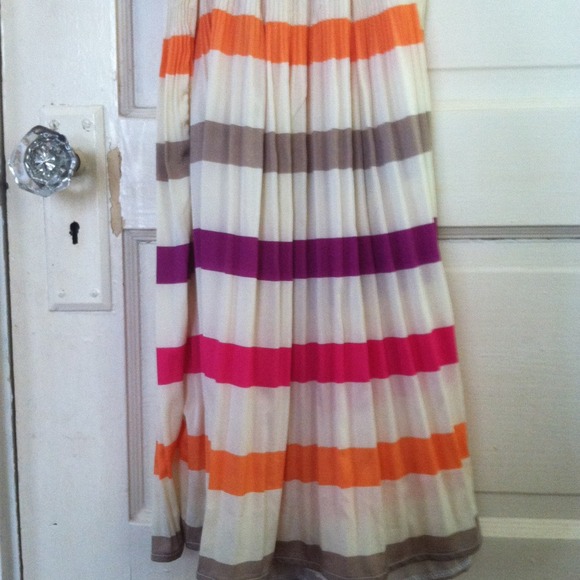 Dress - Picture 2 of 4
