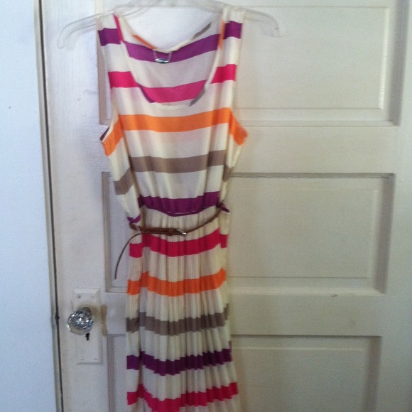 Dress - Picture 3 of 4