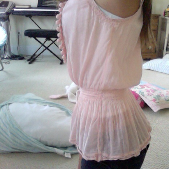 A cute pink top💗 - Picture 3 of 4