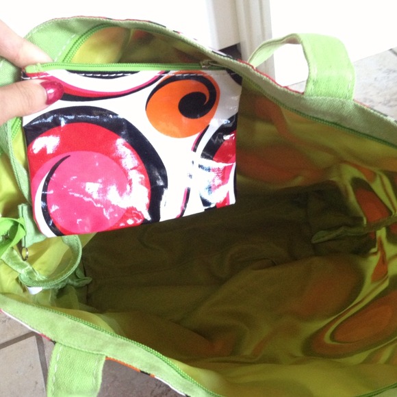 ❌SOLD❌M Polka Dot Tote - Picture 2 of 3