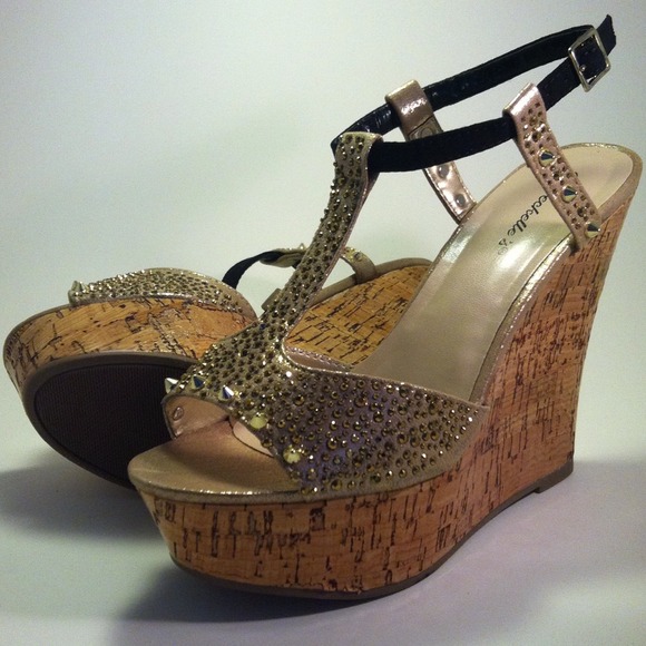 ❌SOLD❌ in bundleStylish Ladies Wedge Heels👠