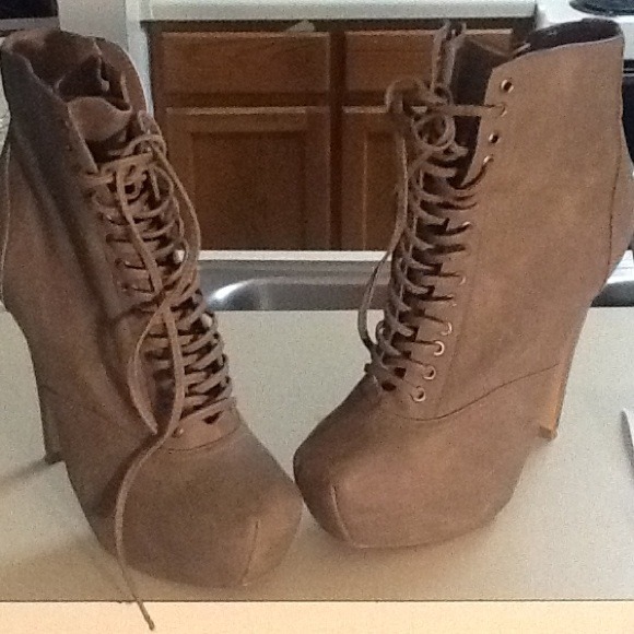 SQUARED 7.5 taupe color