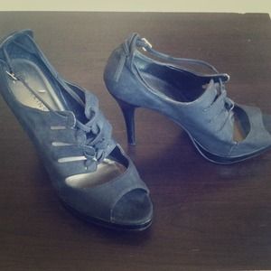 Size 10 charcoal coloured lace up heels.