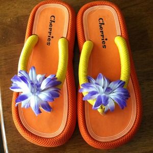 REDUCED.  New  new flip flop.