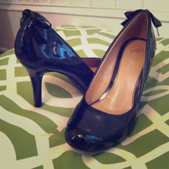 SOLD! Black Patent Leather Round Toe, Bow Heels
