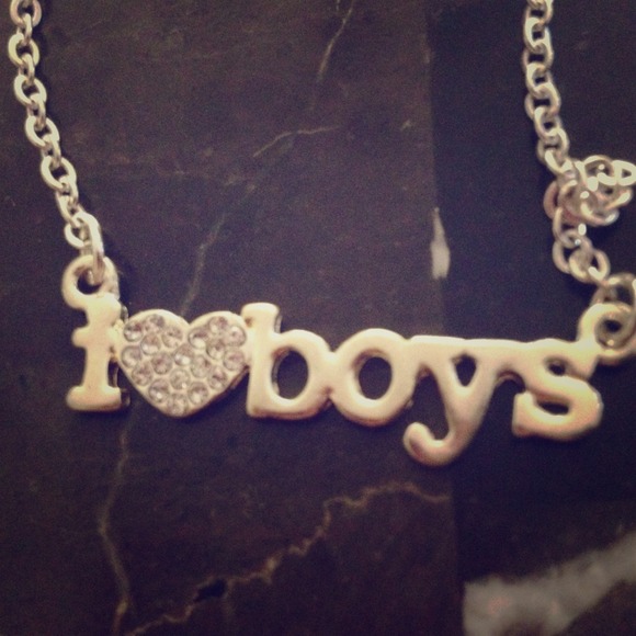 Aeropostale I <3 boys necklace 💜