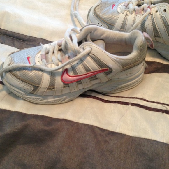 Girls nike sneakers