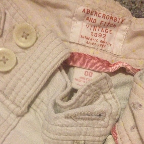 A&F khaki shorts - Picture 2 of 4