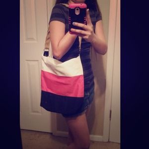 ⭕NEW ARRIVAL⭕ Cute Stripe shoulder/crossbody bag💖