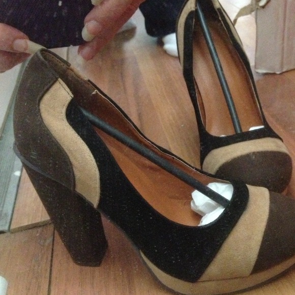 ⚡️🌟High drama pumps⚡️🌟 - Picture 2 of 4