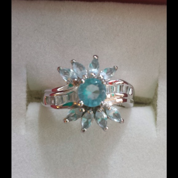 Ice Blue Flower Ring - Picture 2 of 2