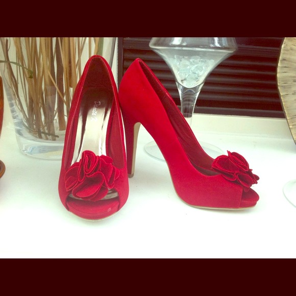 Red Flower Pumps