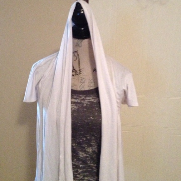 White pullover - Picture 2 of 2