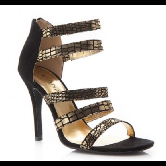 ❌SOLD❌Black & Gold super cute heels