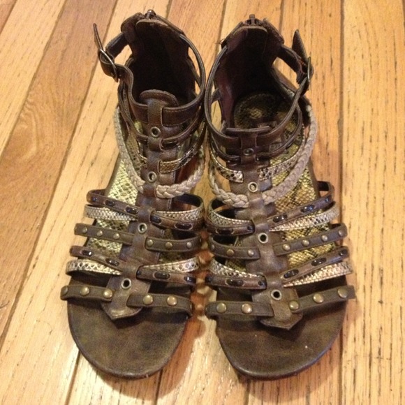 ⛔️BUNDLED⛔️Gladiator Sandals - Picture 2 of 2