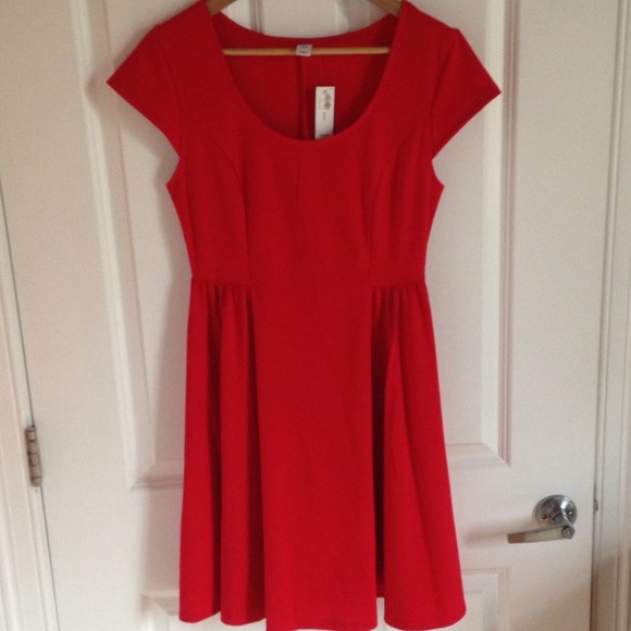 Knee length red dress - Picture 3 of 3