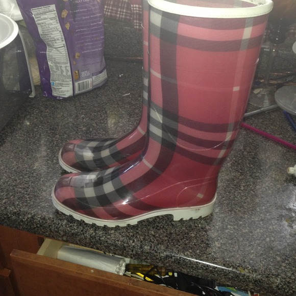 ****SOLD******Authentic burberry rainboots