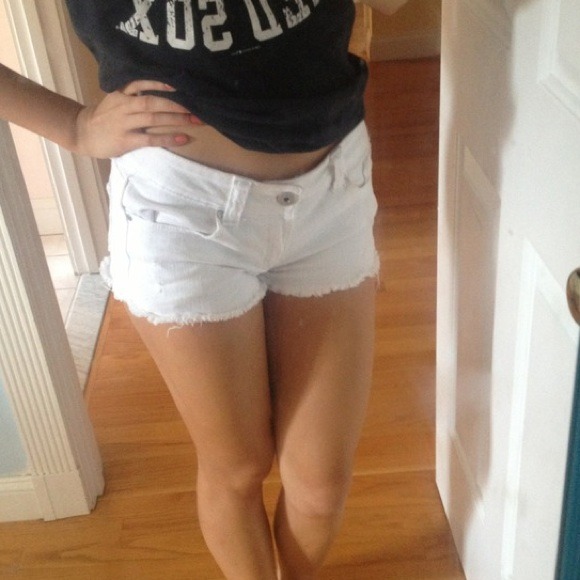 White shorts - Picture 2 of 3