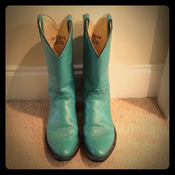 Teal cowboy boots. Size 7.5