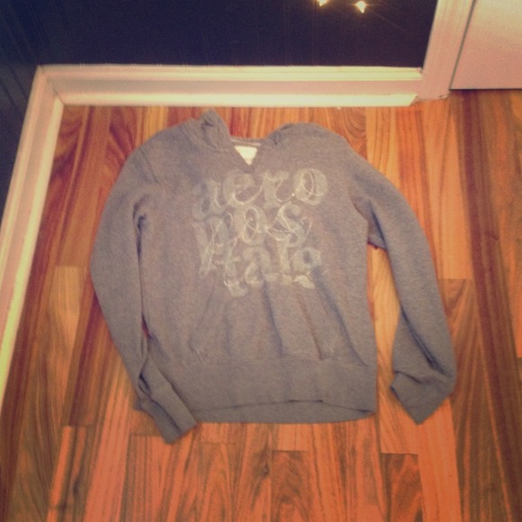 Grey Aéropostale sweatshirt!