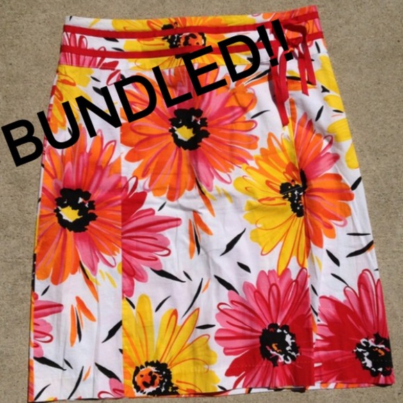 🔴SOLD!!🔴Bright Floral Skirt