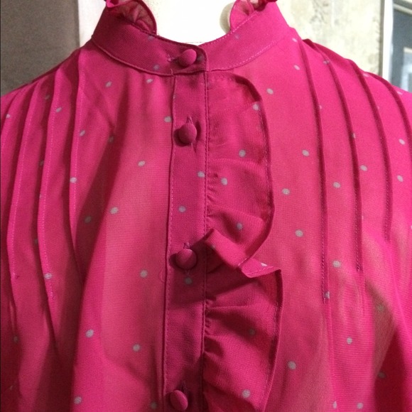 Banana Rep BNWT magenta top with gray polkadots - Picture 3 of 4