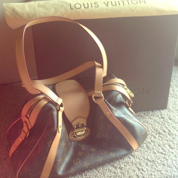 Louis Vuitton Stresa PM *authentic with receipt **