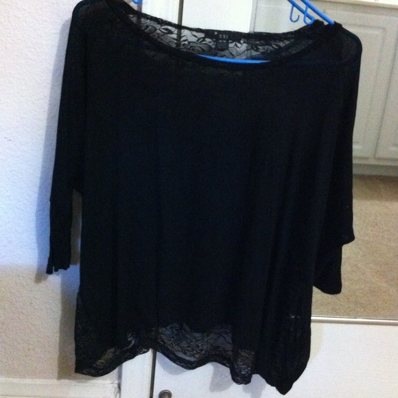 🚫SOLD🚫Forever 21 black top with lace