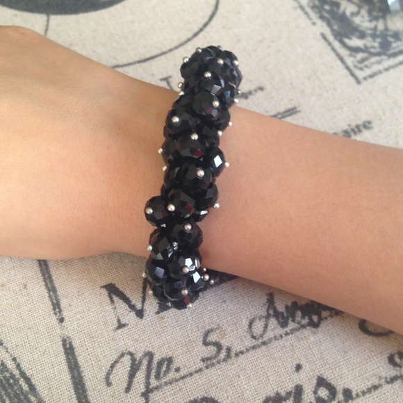 Multi facet beaded stretchable bracelet