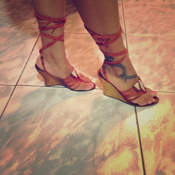 BEAUTIFUL LOW PRICE SIZE 6 HEELS