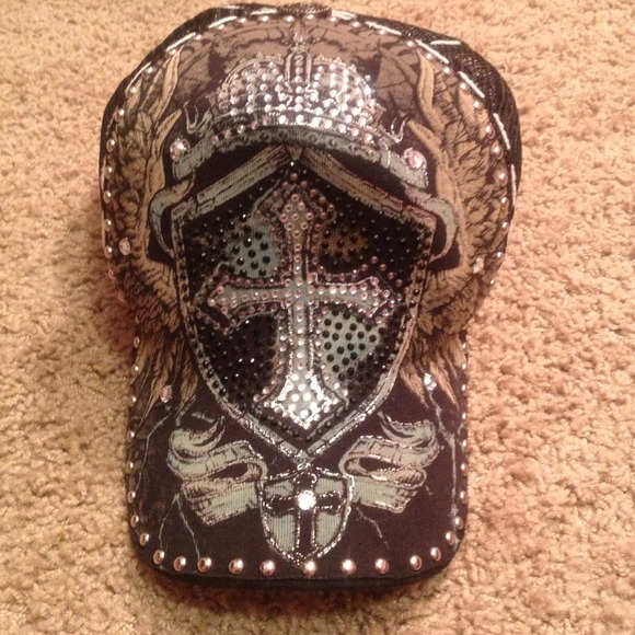 Buckle hat