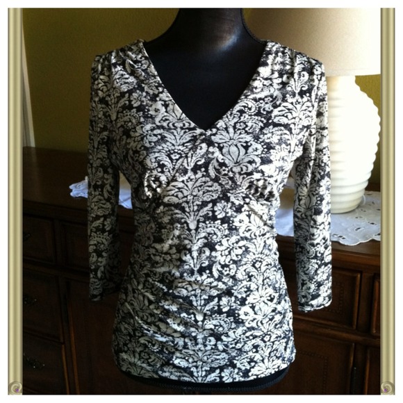 ***SOLD in bundle*** Black and white top