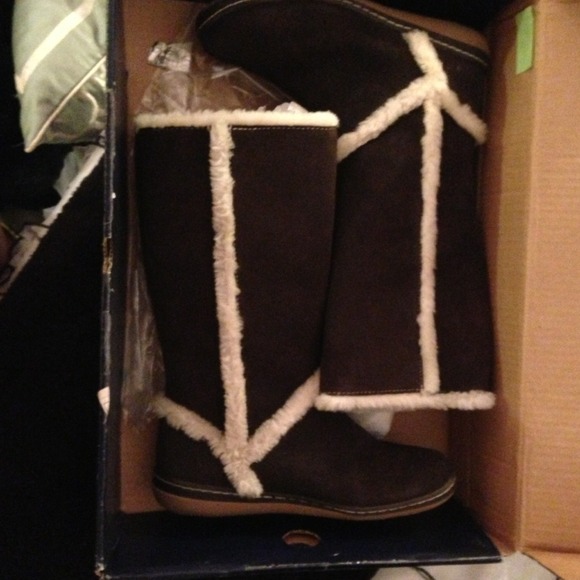 🎉🎉SOLD🎉🎉Brown shearling and suede boots