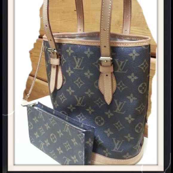 #Sold to someone special#Auth lv bucket ptit+pouch