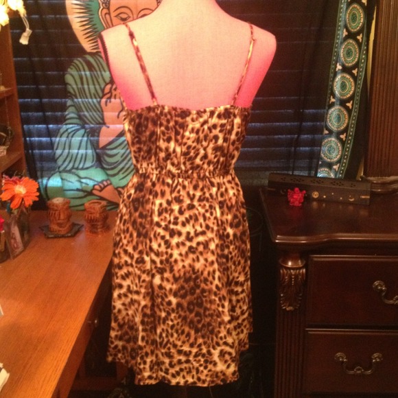 Adorable cheetah dress 🐆 - Picture 3 of 4