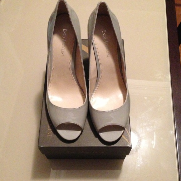 New Enzo Angiolini never worn patent pumps