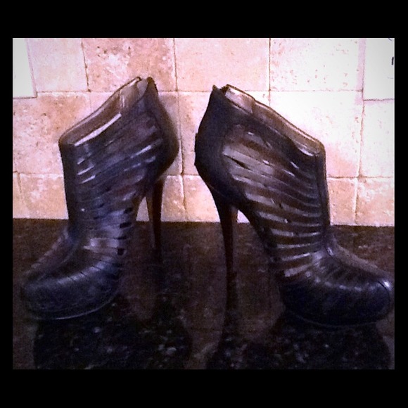 BCBG heels