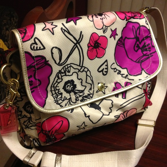 ⛔⛔Not Available anymore ⛔⛔AUTHENTIC POPPY COACH