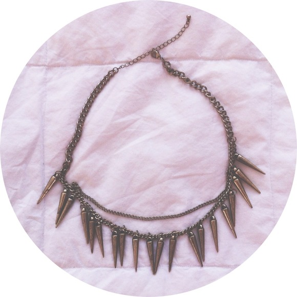 UO BLEECKER SPIKE NECKLACE