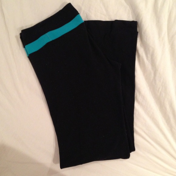 SOLD Lululemon reverse groove yoga pant