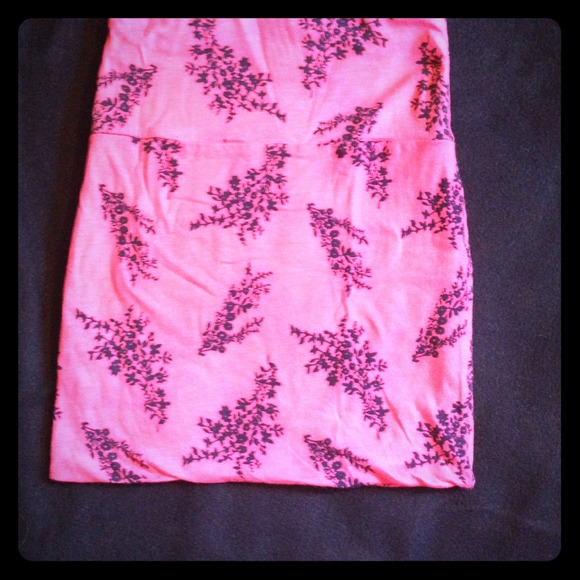 XS High waisted skirt. Pink with blue flowers