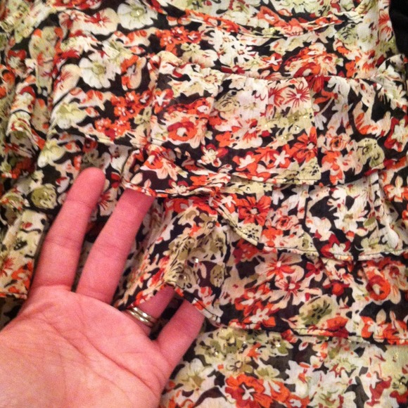 Floral Ruffle Top - Picture 3 of 4