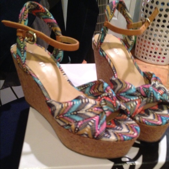 ✨REDUCED✨Nine West wedges